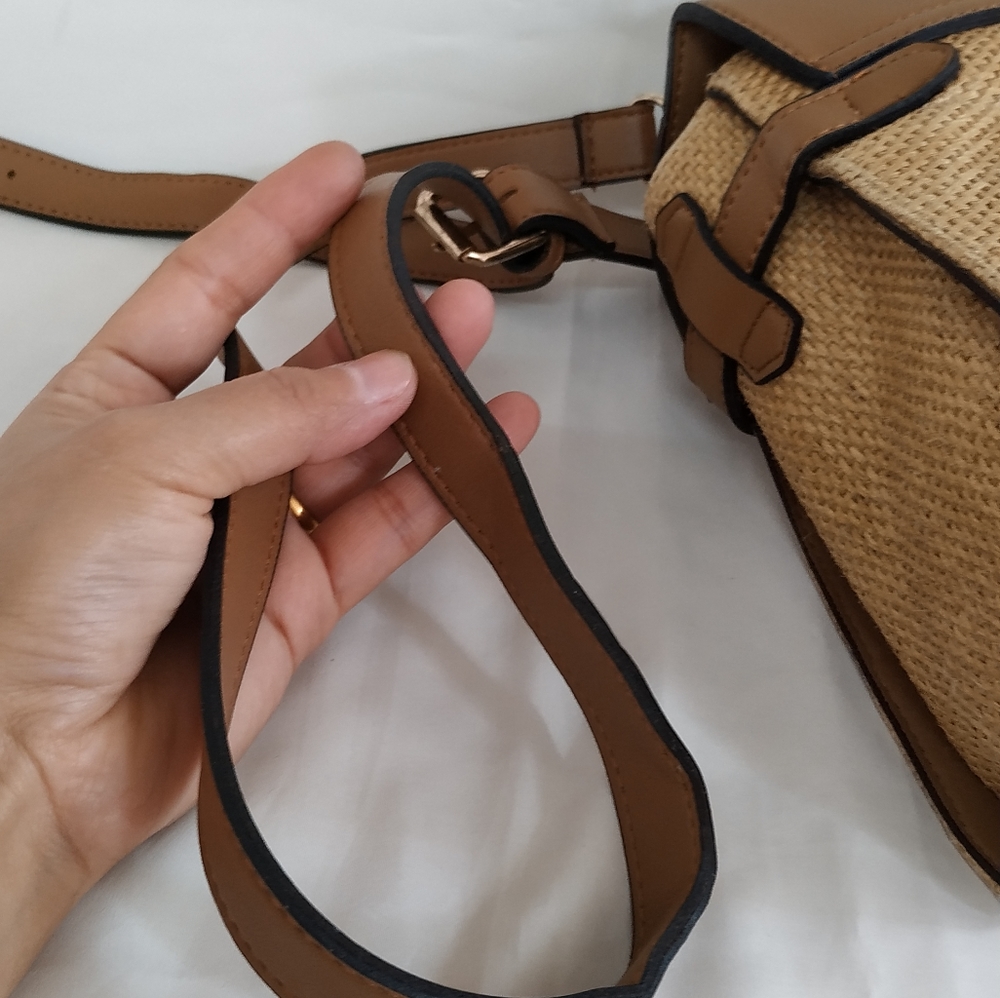 Jude Sling Bag - Picture 3 of 11